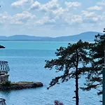 Appartement Boutique Europe Elegant Coastal Escape Pomorie