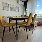 Διαμέρισμα Boutique Europe Elegant Coastal Escape