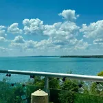 Boutique Europe Elegant Coastal Escape Διαμέρισμα *