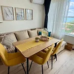 Апартаменты Boutique Europe Elegant Coastal Escape Поморие
