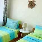 Boutique Europe Elegant Coastal Escape Apartman *