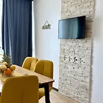 Апартаменты Boutique Europe Elegant Coastal Escape *