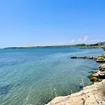 Boutique Europe Elegant Coastal Escape Апартаменты