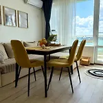 Διαμέρισμα Boutique Europe Elegant Coastal Escape *