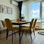 Διαμέρισμα Boutique Europe Elegant Coastal Escape Πομόριε
