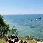 Διαμέρισμα Boutique Europe Elegant Coastal Escape *