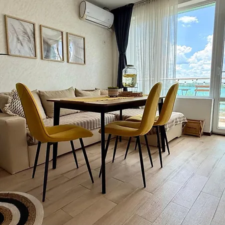Διαμέρισμα Boutique Europe Elegant Coastal Escape