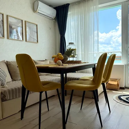 Апартаменты Boutique Europe Elegant Coastal Escape *