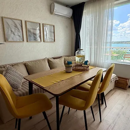 Апартаменты Boutique Europe Elegant Coastal Escape *