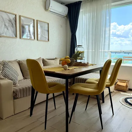 Boutique Europe Elegant Coastal Escape Апартаменты