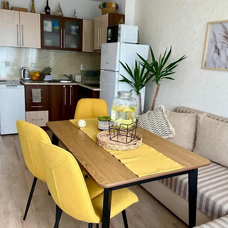 Boutique Europe Elegant Coastal Escape Апартаменты Поморие