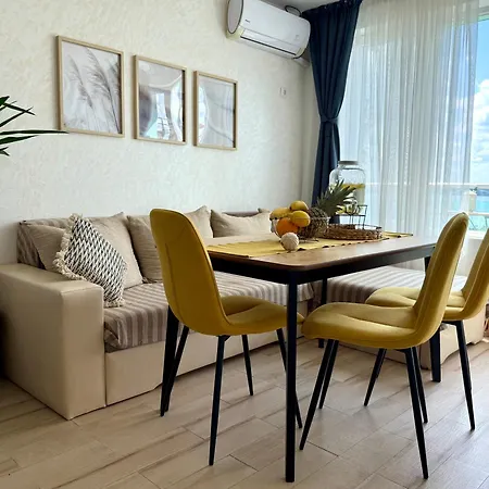 Boutique Europe Elegant Coastal Escape Апартамент