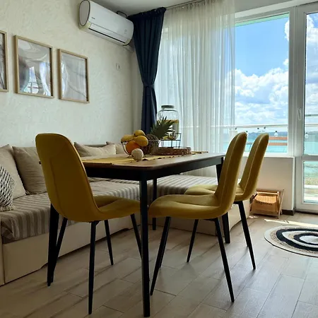 Апартамент Boutique Europe Elegant Coastal Escape Поморие